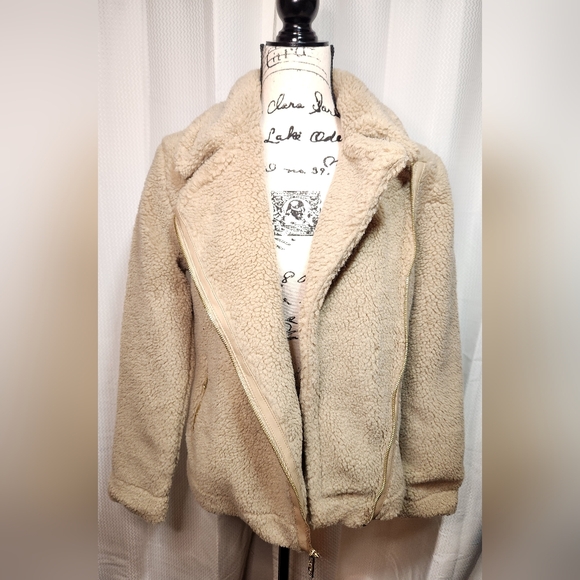 Hollister jacket - Picture 2 of 9